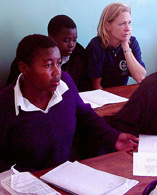 CED-Helferin zu Besuch in der Pallotti-Schule